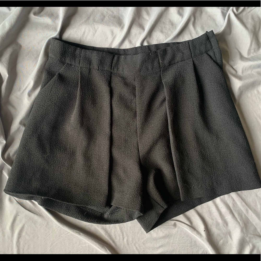 Black h&m shorts